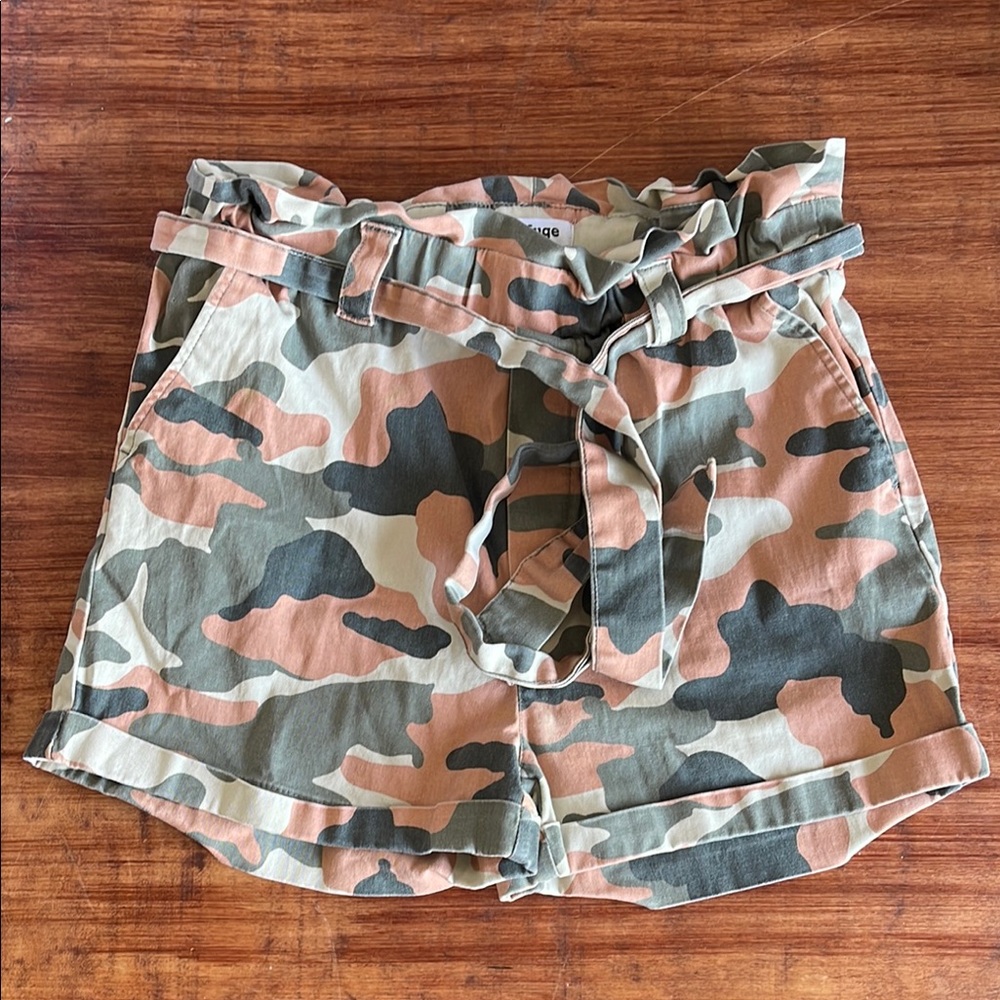 No.067 Refuge Pink and Gray Cargo Shorts with Trendy Design size large